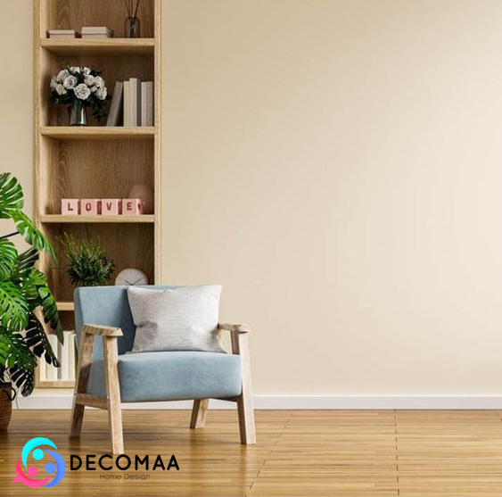 کاغذ دیواری اکرو رنگ و صندلی راحتی خاکستری